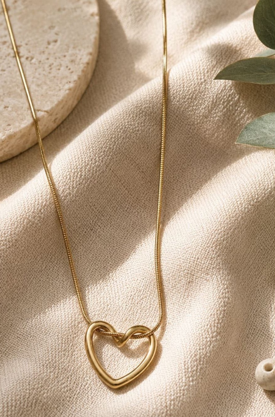 Elegant Gold Heart Pendant Chain 